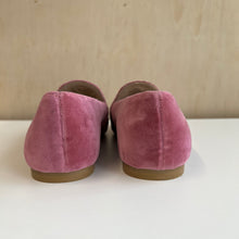 Charger l'image dans la galerie, Chaussures Stuart Weitzman Crystal Nova loafers
