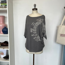 Charger l'image dans la galerie, Chandail ample Sarah Pacini
