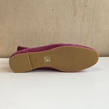 Charger l'image dans la galerie, Chaussures Stuart Weitzman Crystal Nova loafers
