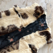Charger l'image dans la galerie, Veste sans manches vintage en fourrure
