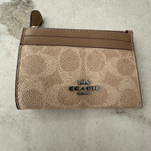 Charger l&#39;image dans la galerie, Porte-monnaie Coach
