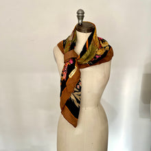 Charger l&#39;image dans la galerie, Foulard en soie Salvatore Ferragamo
