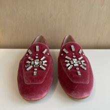 Charger l'image dans la galerie, Chaussures Stuart Weitzman Crystal Nova loafers
