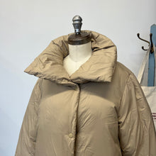 Charger l&#39;image dans la galerie, Manteau Aware beige
