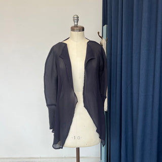 Veste bleue par-dessus Barbeau