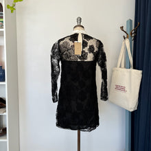 Charger l'image dans la galerie, Robe dentelle florale N21
