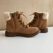 Charger l&#39;image dans la galerie, Bottes pour enfant UGG Azell Hiker Weather
