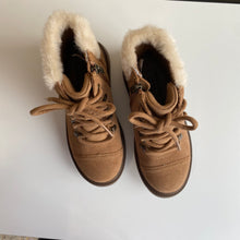 Charger l&#39;image dans la galerie, Bottes pour enfant UGG Azell Hiker Weather
