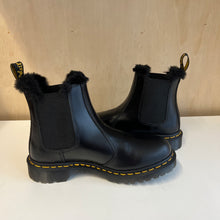 Charger l'image dans la galerie, Bottes Dr Martens Leonore - Les Mal-Aimés ❤️‍🩹
