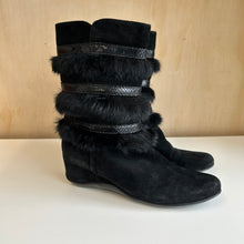 Charger l'image dans la galerie, Bottes en daim noir Aquatalia
