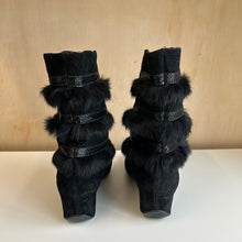 Charger l'image dans la galerie, Bottes en daim noir Aquatalia
