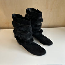 Charger l'image dans la galerie, Bottes en daim noir Aquatalia
