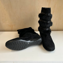 Charger l'image dans la galerie, Bottes en daim noir Aquatalia
