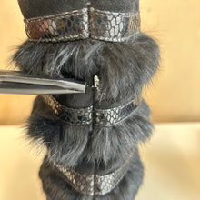 Charger l'image dans la galerie, Bottes en daim noir Aquatalia
