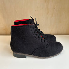Charger l'image dans la galerie, Bottes vintage en feutre et laine
