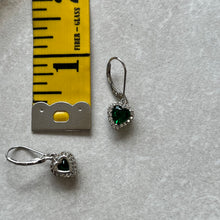 Charger l&#39;image dans la galerie, Boucles d&#39;oreilles coeurs verts
