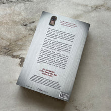 Charger l&#39;image dans la galerie, Livre La femme de ménage voit tout Freida McFadden
