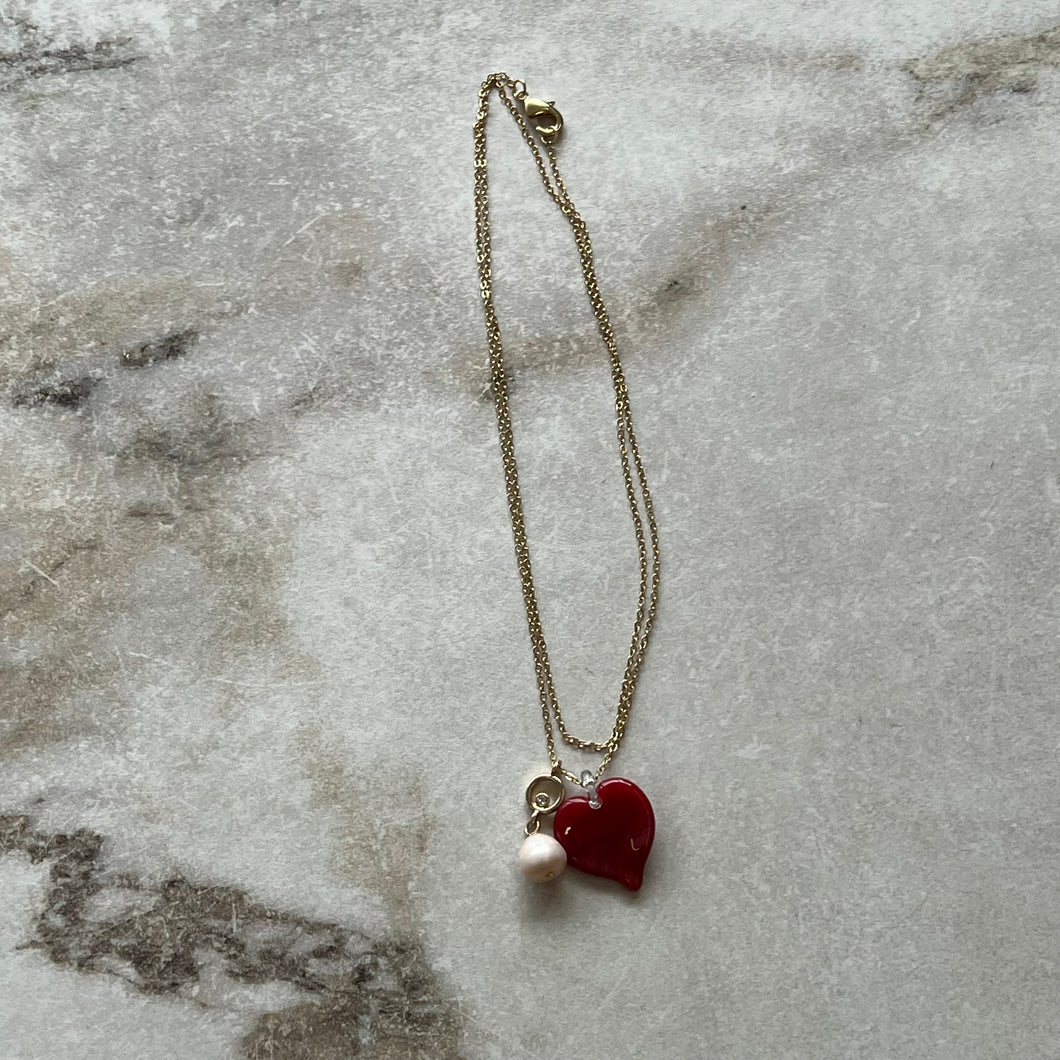 Collier pendentif coeur rouge et perle