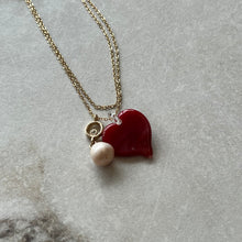 Charger l&#39;image dans la galerie, Collier pendentif coeur rouge et perle
