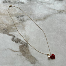 Charger l&#39;image dans la galerie, Collier pendentif coeur rouge et perle
