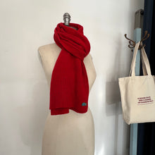 Charger l&#39;image dans la galerie, Ensemble foulard et tuque en laine Lacoste
