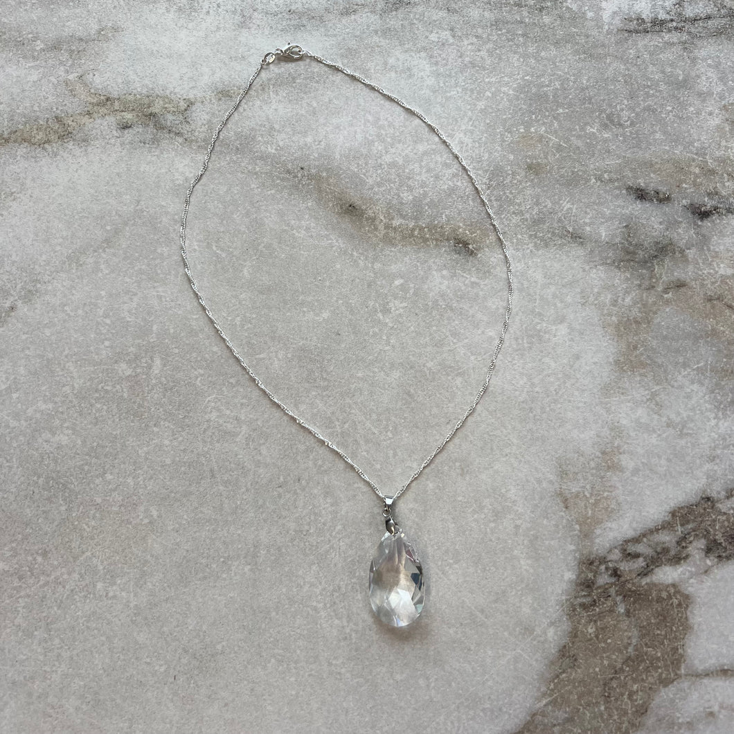 Collier pendentif goutte diamant