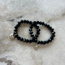 Charger l&#39;image dans la galerie, Bracelets noirs avec breloques
