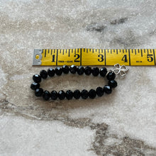 Charger l&#39;image dans la galerie, Bracelets noirs avec breloques

