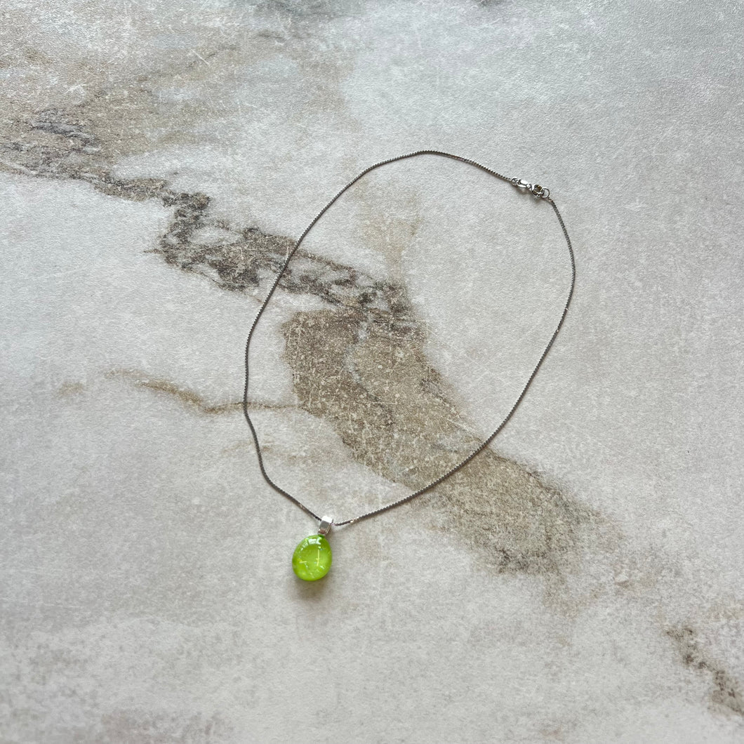 Collier pendentif vert
