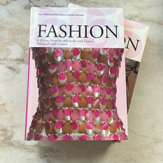 Livres Taschen Fashion : A history from the 18th to the 20th Century.