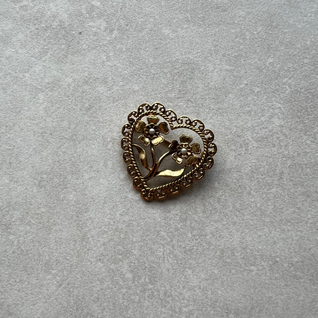 Broche coeur et fleurs