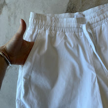 Charger l'image dans la galerie, Short blanc Niagara Vallier

