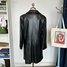 Charger l'image dans la galerie, Manteau en cuir Lavoie Morin cuir et fourrures
