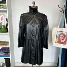 Charger l'image dans la galerie, Manteau en cuir Lavoie Morin cuir et fourrures
