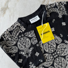 Charger l'image dans la galerie, Chandail à manches courtes iprimé bandana Berenice
