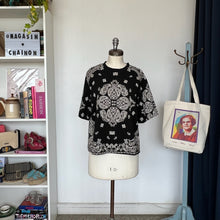 Charger l'image dans la galerie, Chandail à manches courtes iprimé bandana Berenice
