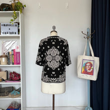 Charger l'image dans la galerie, Chandail à manches courtes iprimé bandana Berenice
