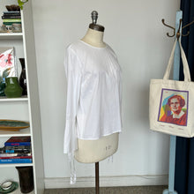 Charger l'image dans la galerie, Blouse blanche avec boucles Dalia
