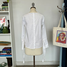 Charger l'image dans la galerie, Blouse blanche avec boucles Dalia
