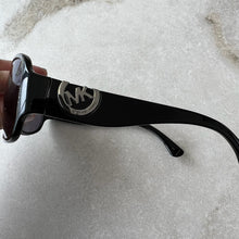 Charger l'image dans la galerie, Lunettes de soleil Michael Kors prescription inconnue
