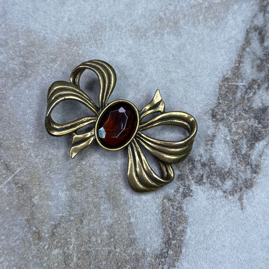 Broche boucle or brossé