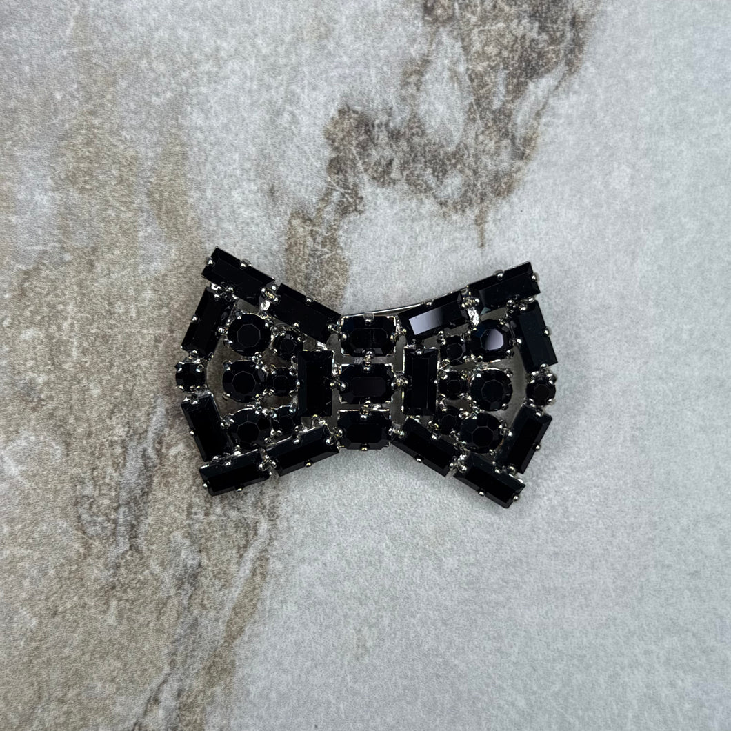 Broche boucle noire