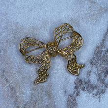 Charger l&#39;image dans la galerie, Broche boucle festive dorée
