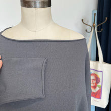 Charger l'image dans la galerie, Chandail gris Sarah Pacini

