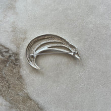 Charger l&#39;image dans la galerie, Broche argent courbée
