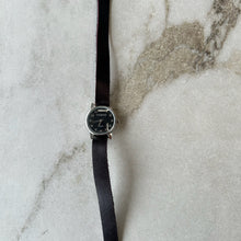 Charger l'image dans la galerie, Montre 26mm bracelet long brun et rouge Chikiboom
