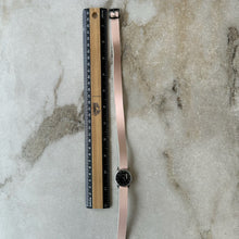 Charger l'image dans la galerie, Montre 26mm bracelet long rose pâle Chikiboom
