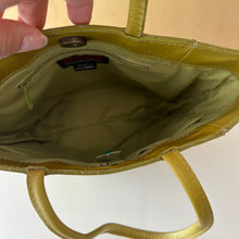 Charger l&#39;image dans la galerie, Sac à main vintage Hobo international
