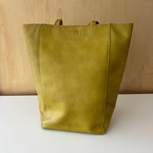 Charger l&#39;image dans la galerie, Sac à main vintage Hobo international
