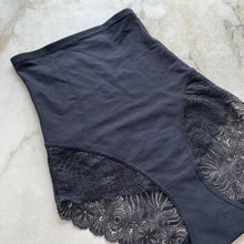 Charger l&#39;image dans la galerie, Culotte gainante Simone Pérèle taille haute noire
